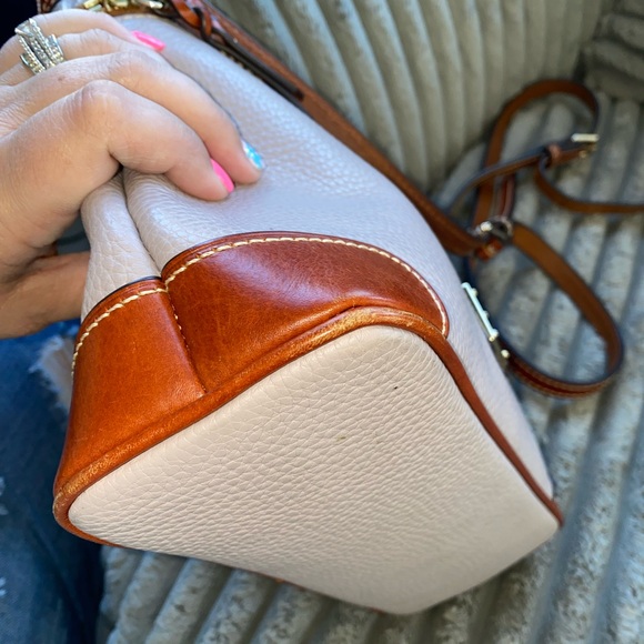 Dooney & Bourke pebble grain crossbody - Picture 3 of 13